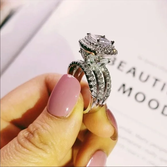 New Luxury 925 Silver Diamond Beautiful Ring - Picture 6 of 6